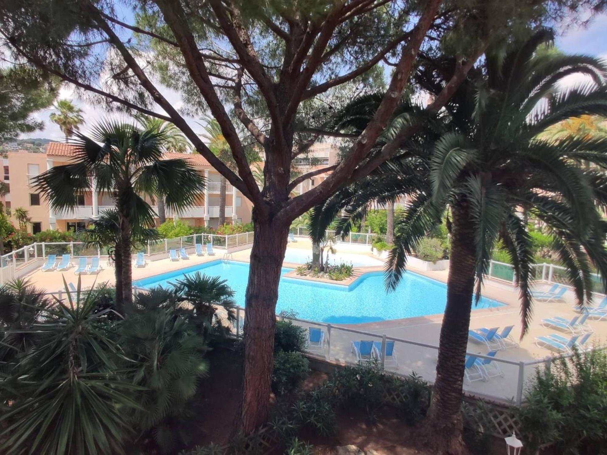 T2 Avec Piscine Et Salle De Sport, A 400M De La Plage, Parking Inclus - Golfe-Juan - Fr-1-252-140 Daire Vallauris Dış mekan fotoğraf